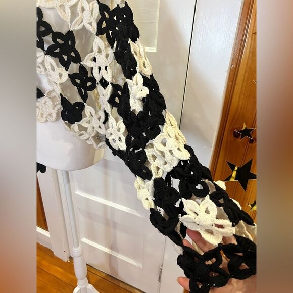Zara Limited Edition Black White Women's Floral Crochet Sweater Boho Festival - Picture 13 of 16